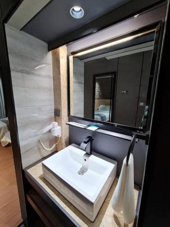 Extreme Boutique Hotel Kluang Bagian luar foto